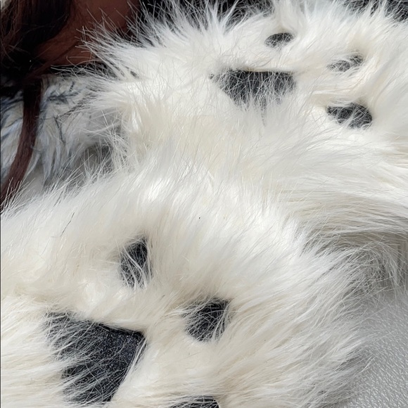 Claire's Warm Funny Panda Plush Hooded hat/scarf/m - Picture 3 of 6